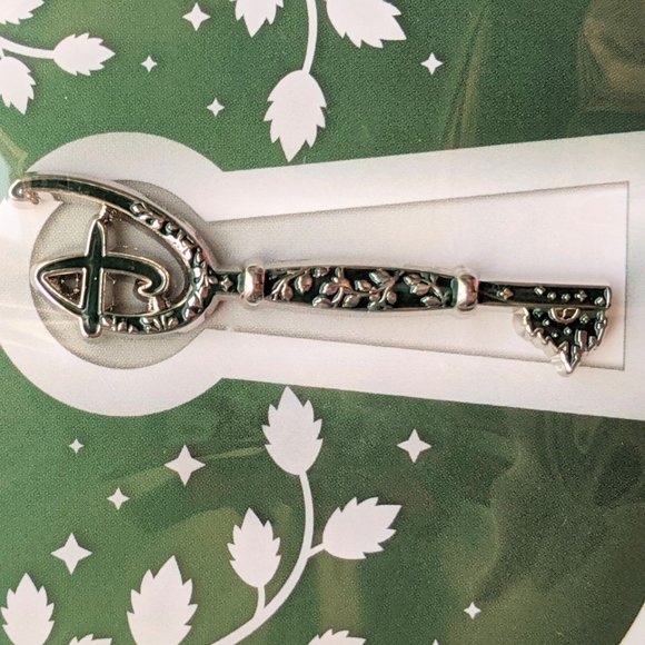 Disney Store Limited Edition Opening Ceremony Key - Picture 2 of 2